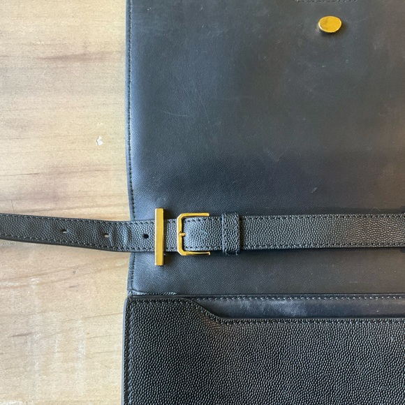 Burberry Medium TB Bag – Black Grained Leather with Gold Hardware - Picture 14 of 15